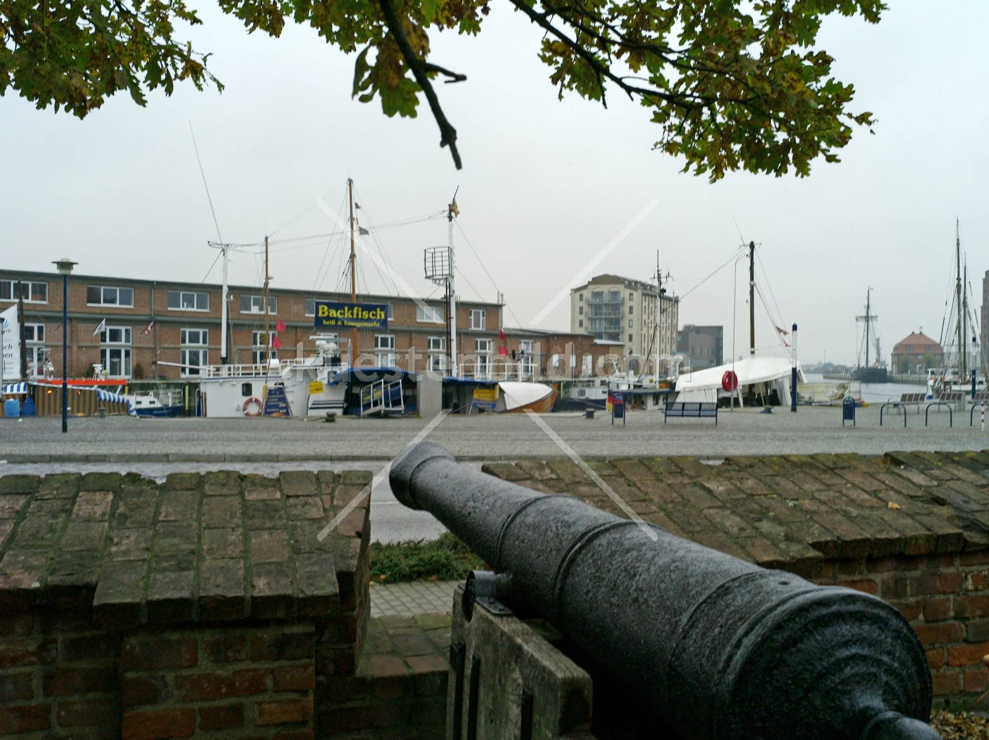 Alte Kanone am Wismarer Hafen