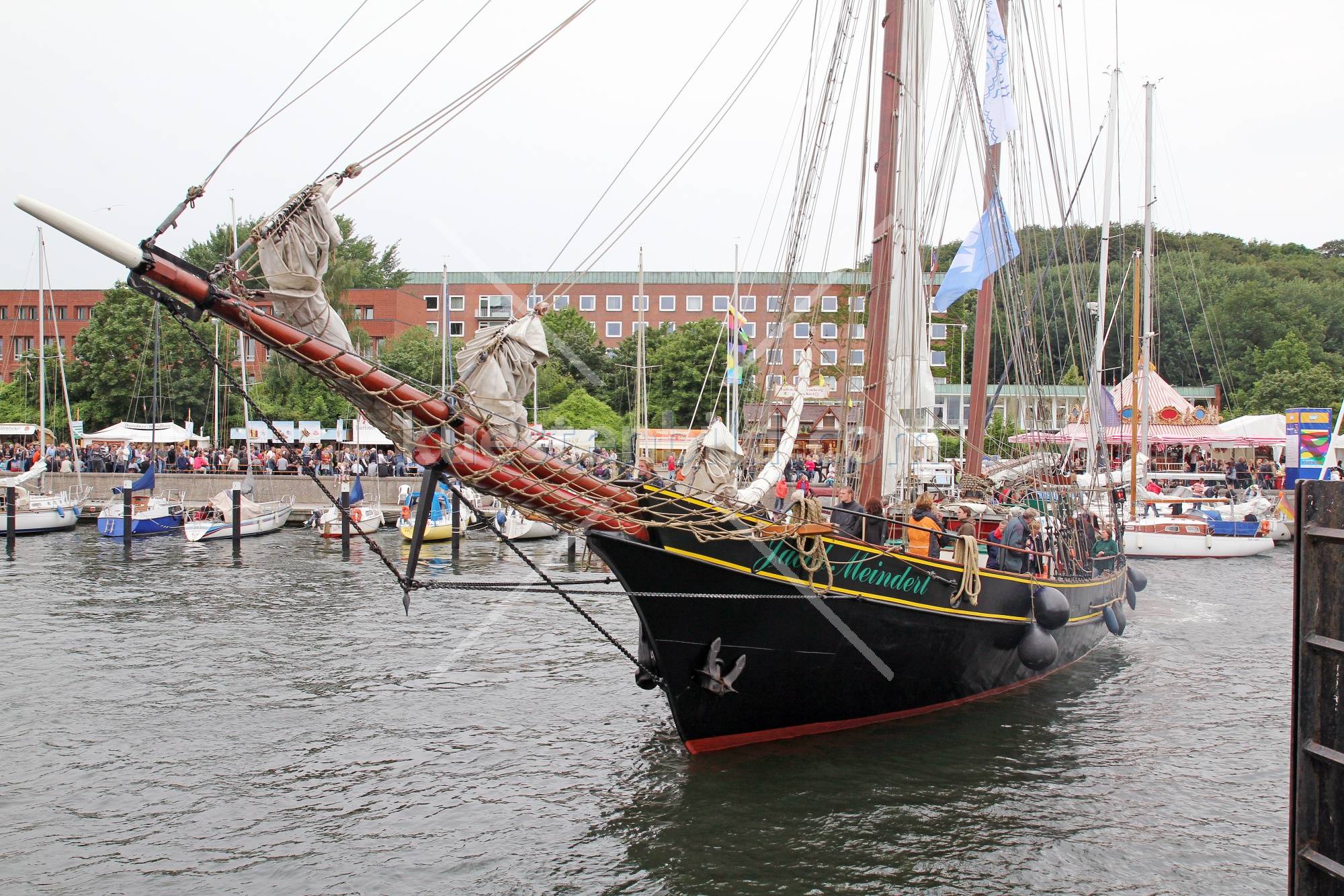 Segelschiff beim Anlegen
