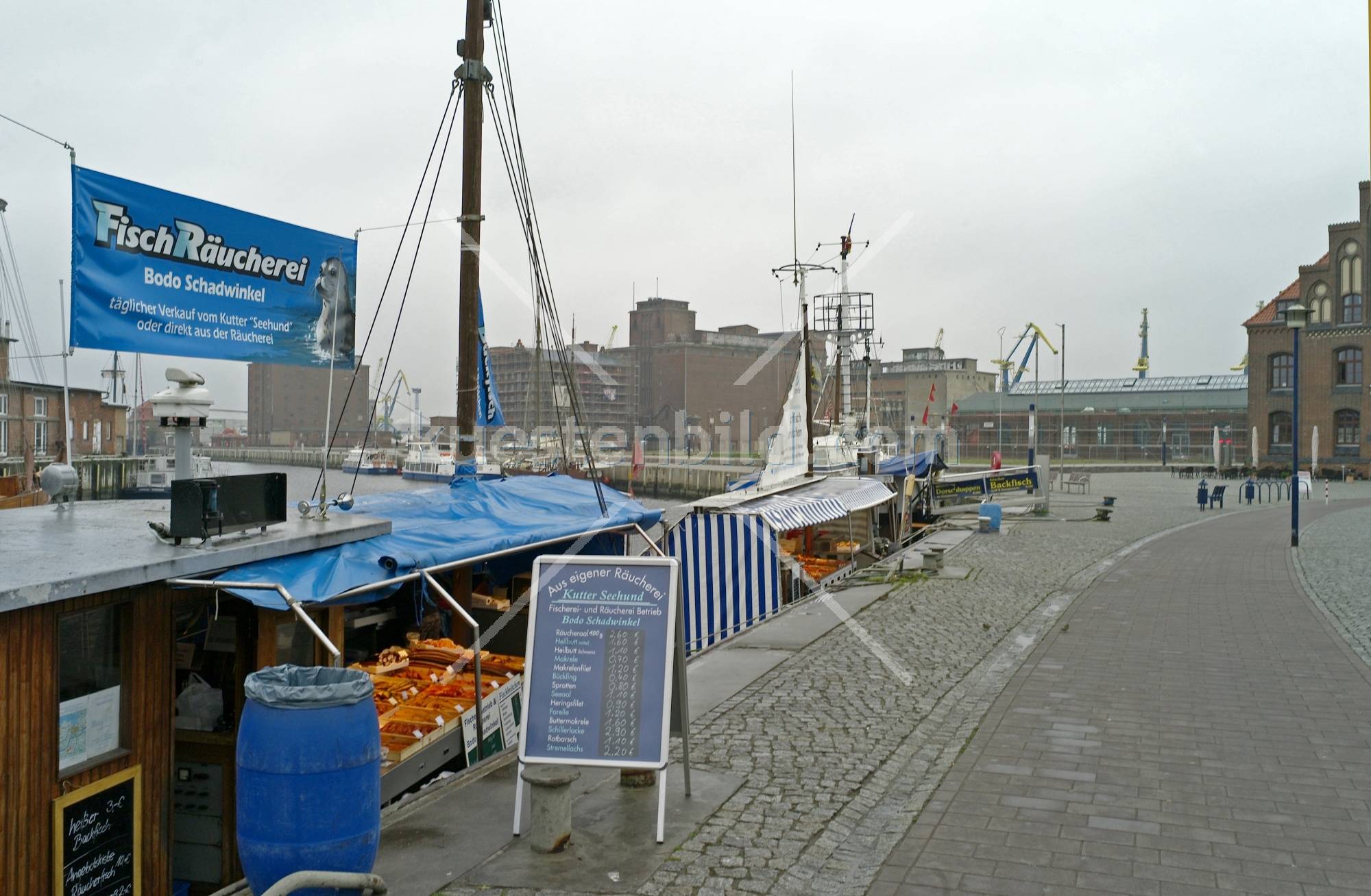 Fischverkauf im Wismarer Hafen