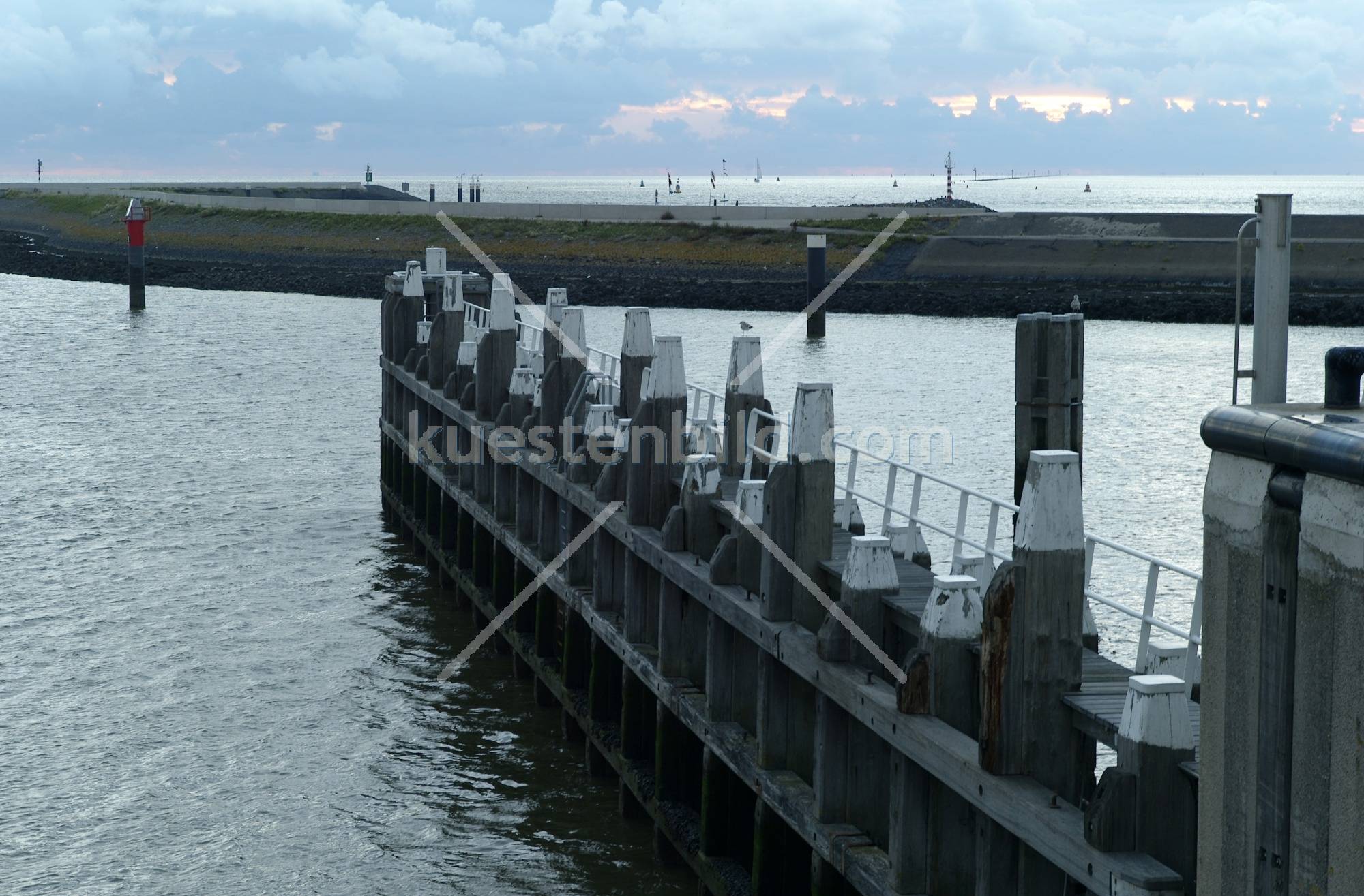 Schleuse mit Blick auf die Nordsee