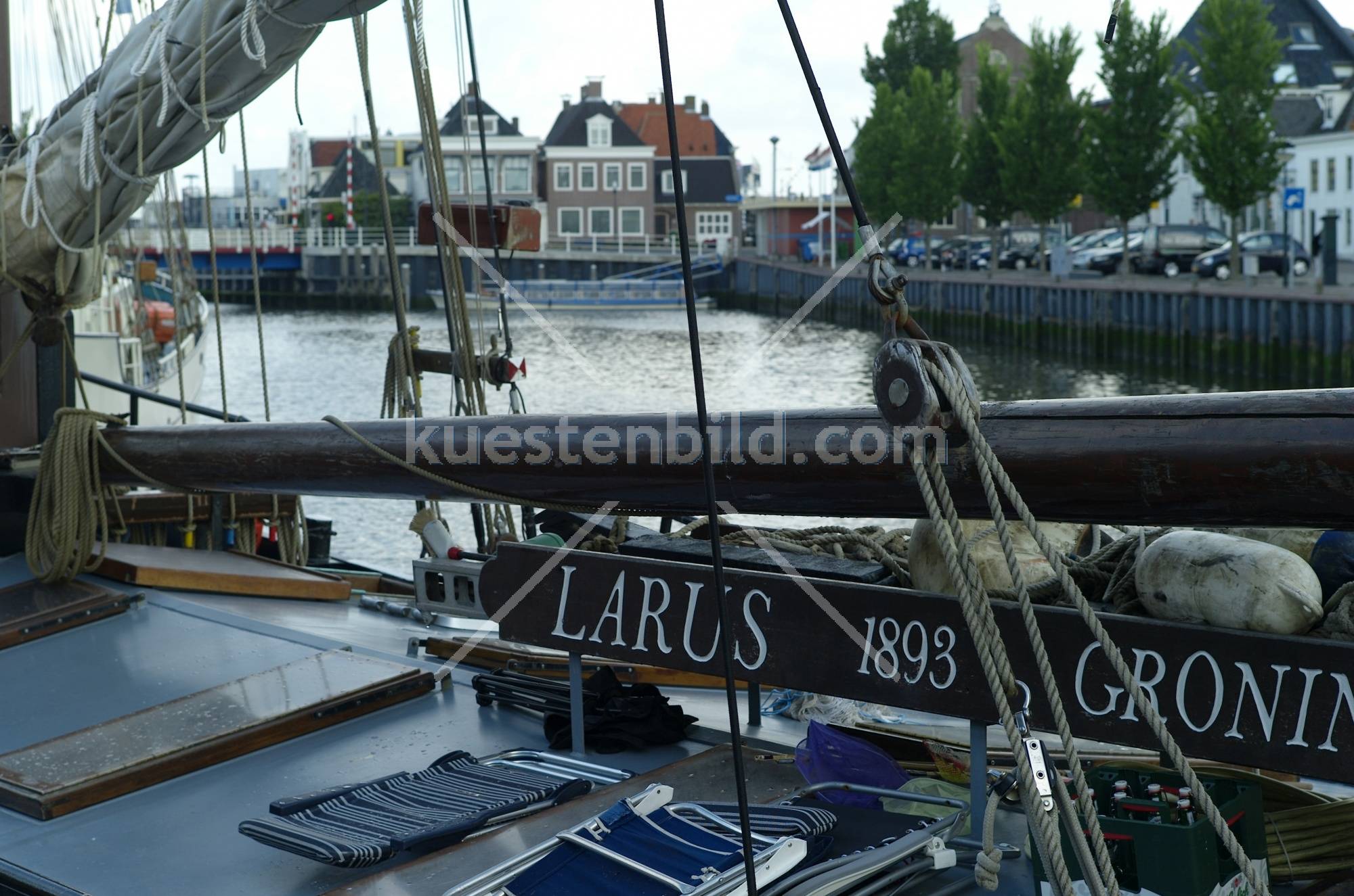 Detail Plattbodenschiff im Binnenhafen