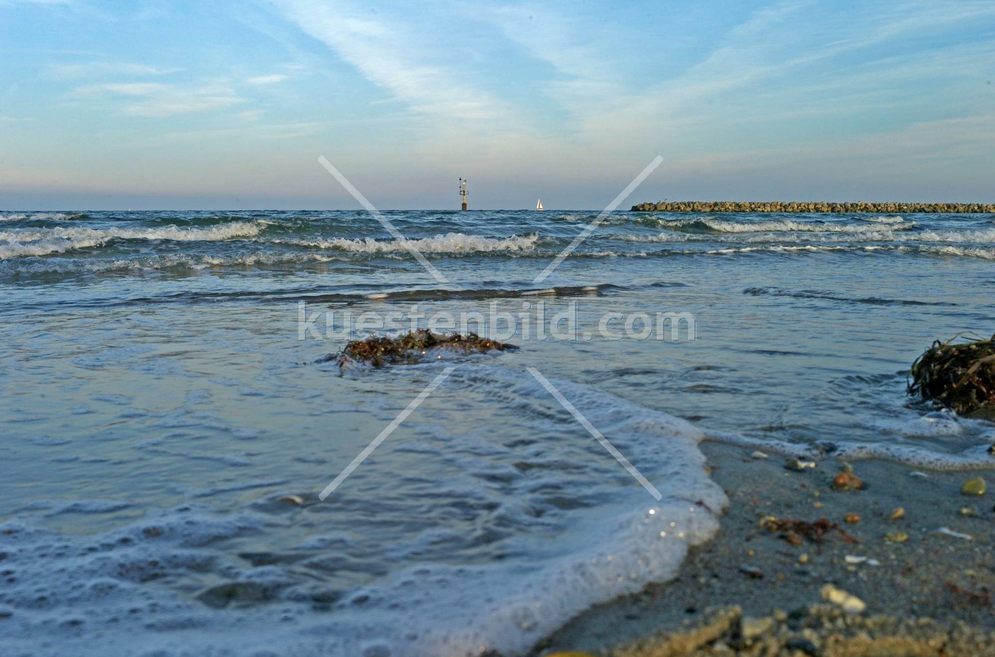 Ostsee, Segelboot am Horizont