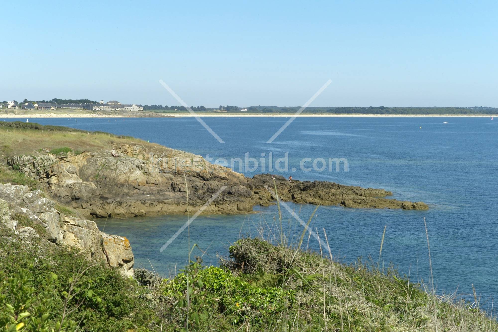 Bucht mit Felsen und Sandstrand