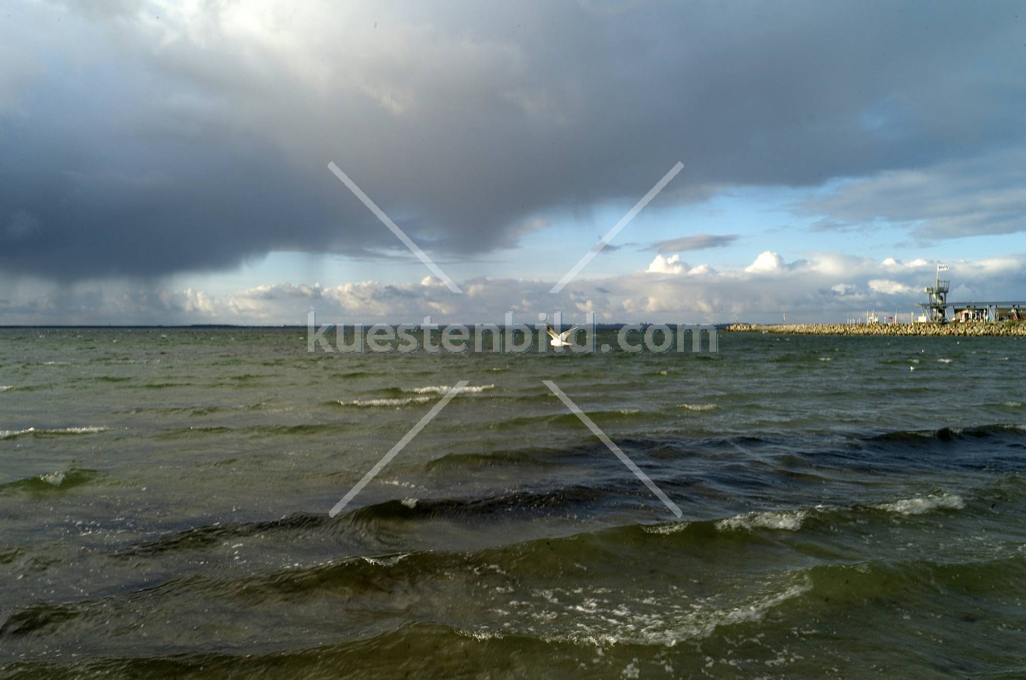 Hafen Glowe mit Sturmfront