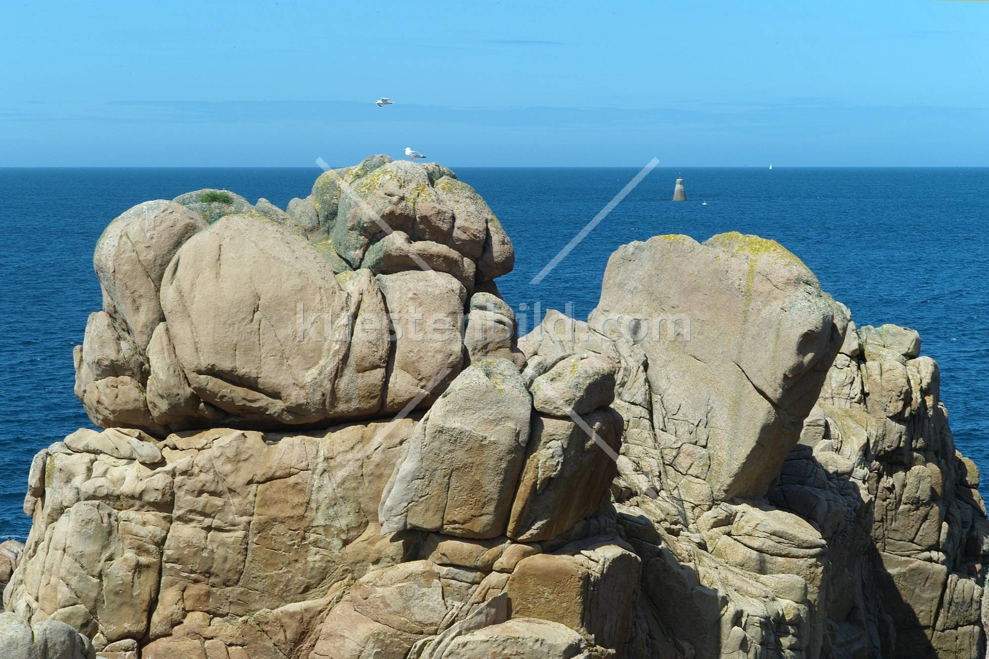 Felsformationen vor blauem Atlantik