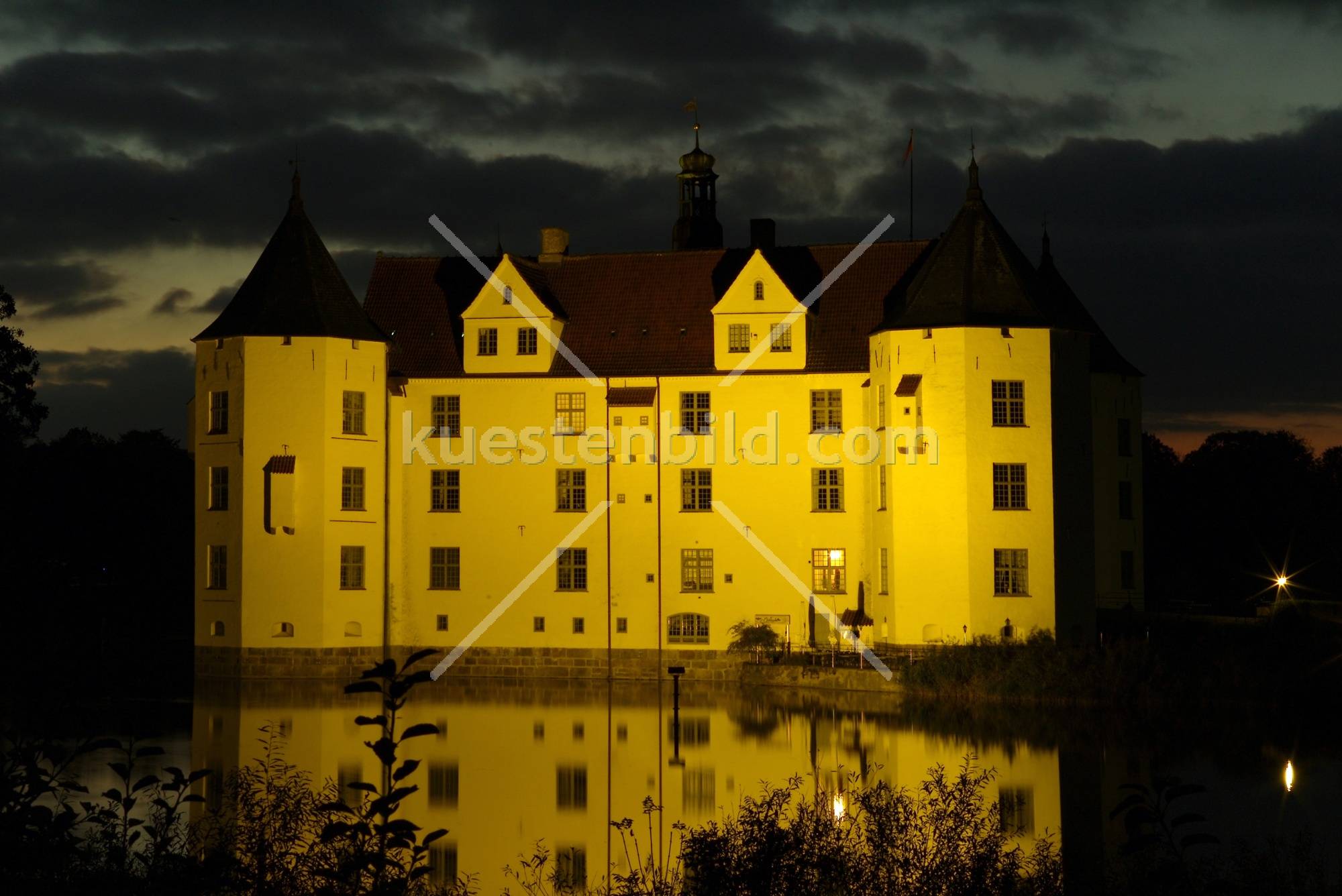 Schloß Glücksburg bei Nacht
