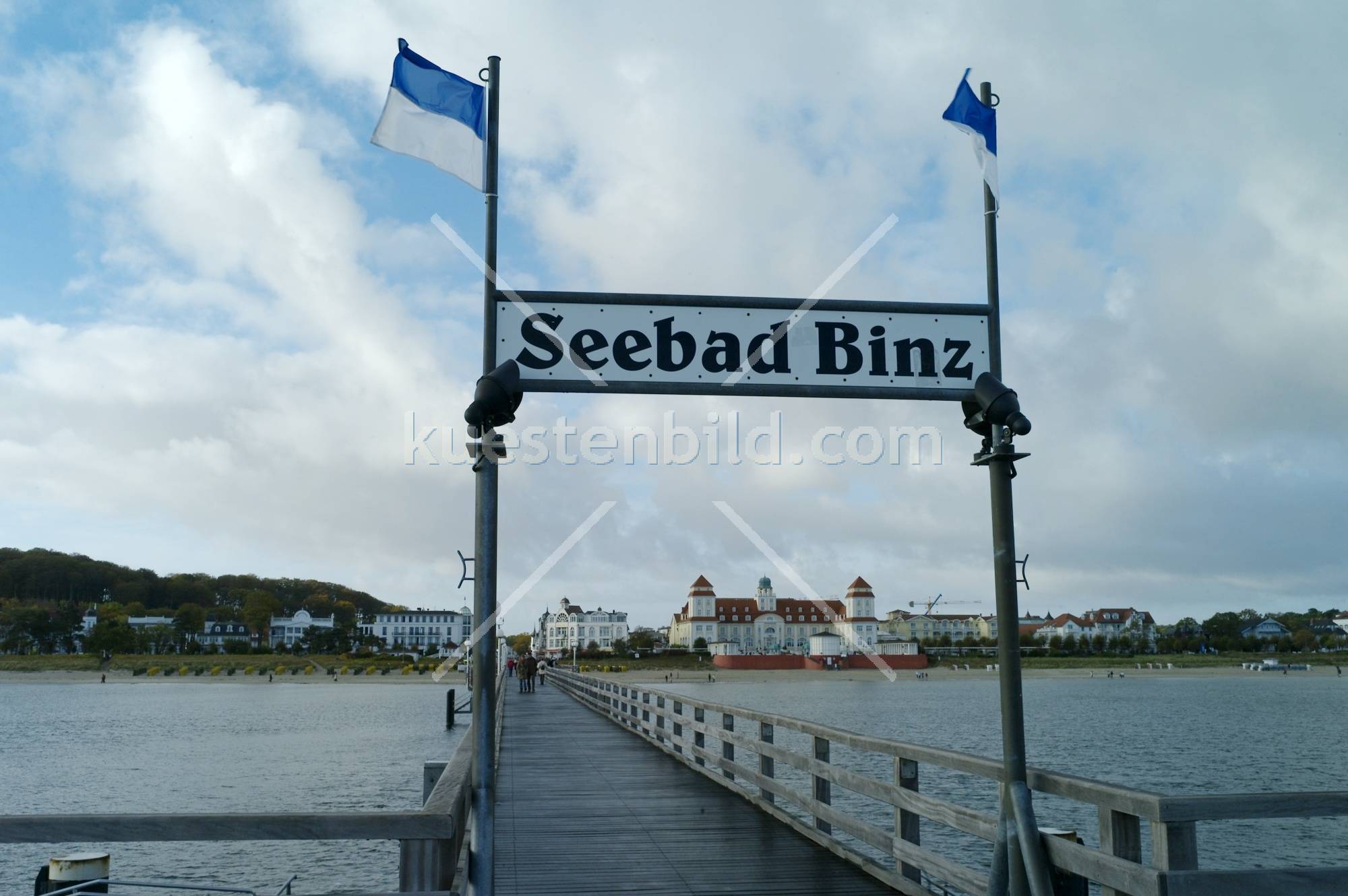 Binz, Seebrücke mit Blick auf Kurhaus