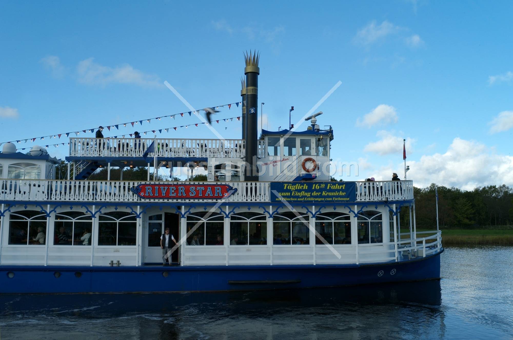 Schaufelraddampfer Riverstar am Prerower Strom