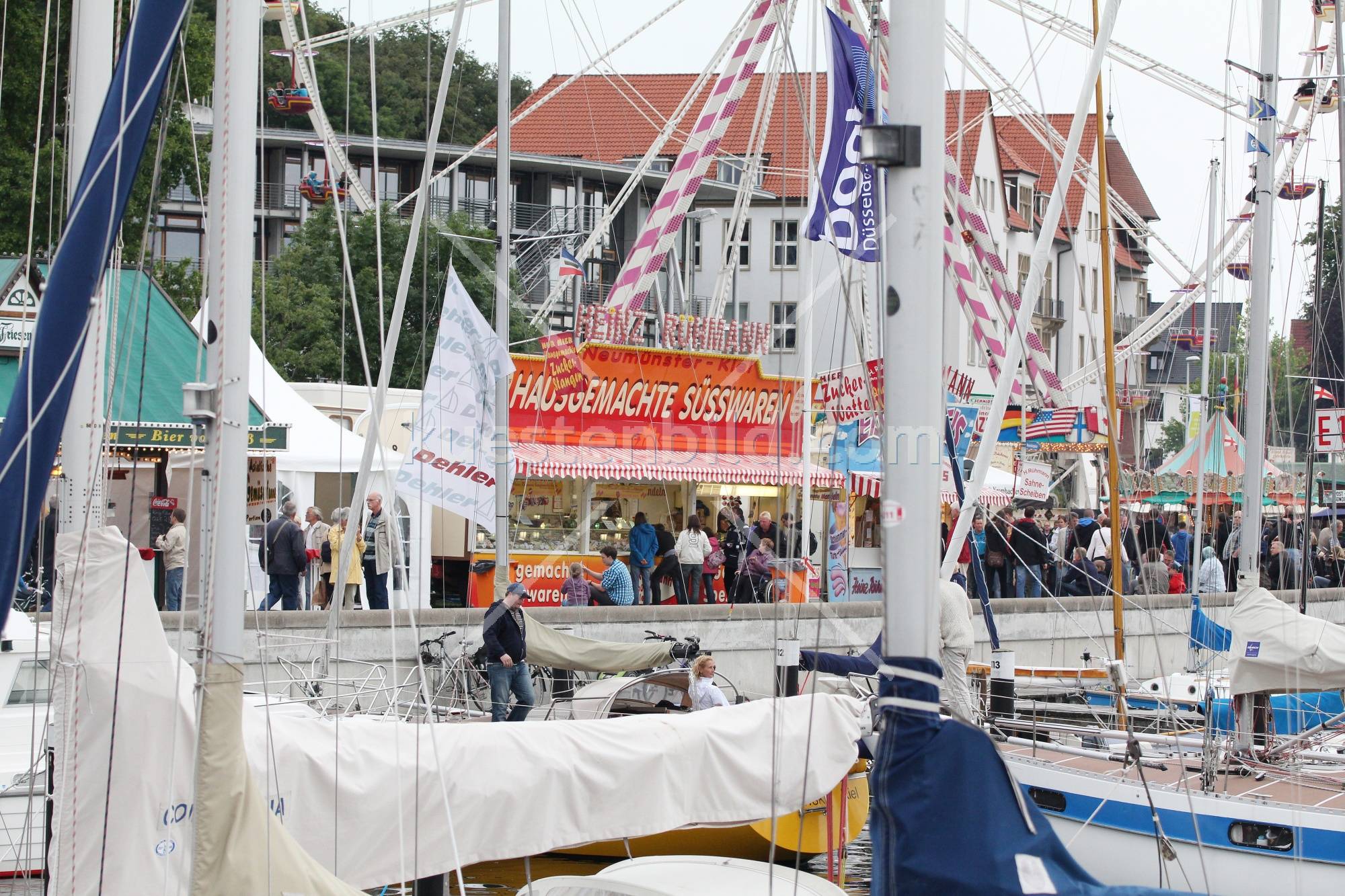 Blick vom Sportboothafen