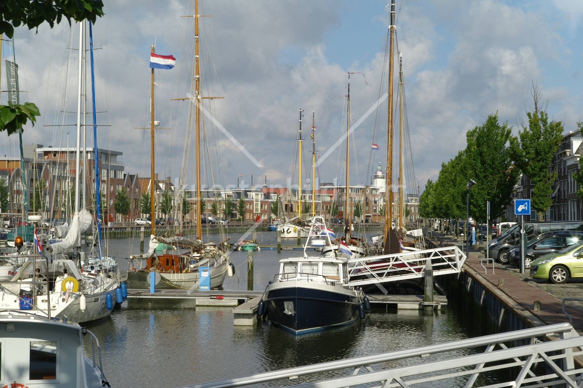 Binnenhafen mit Sportbooten