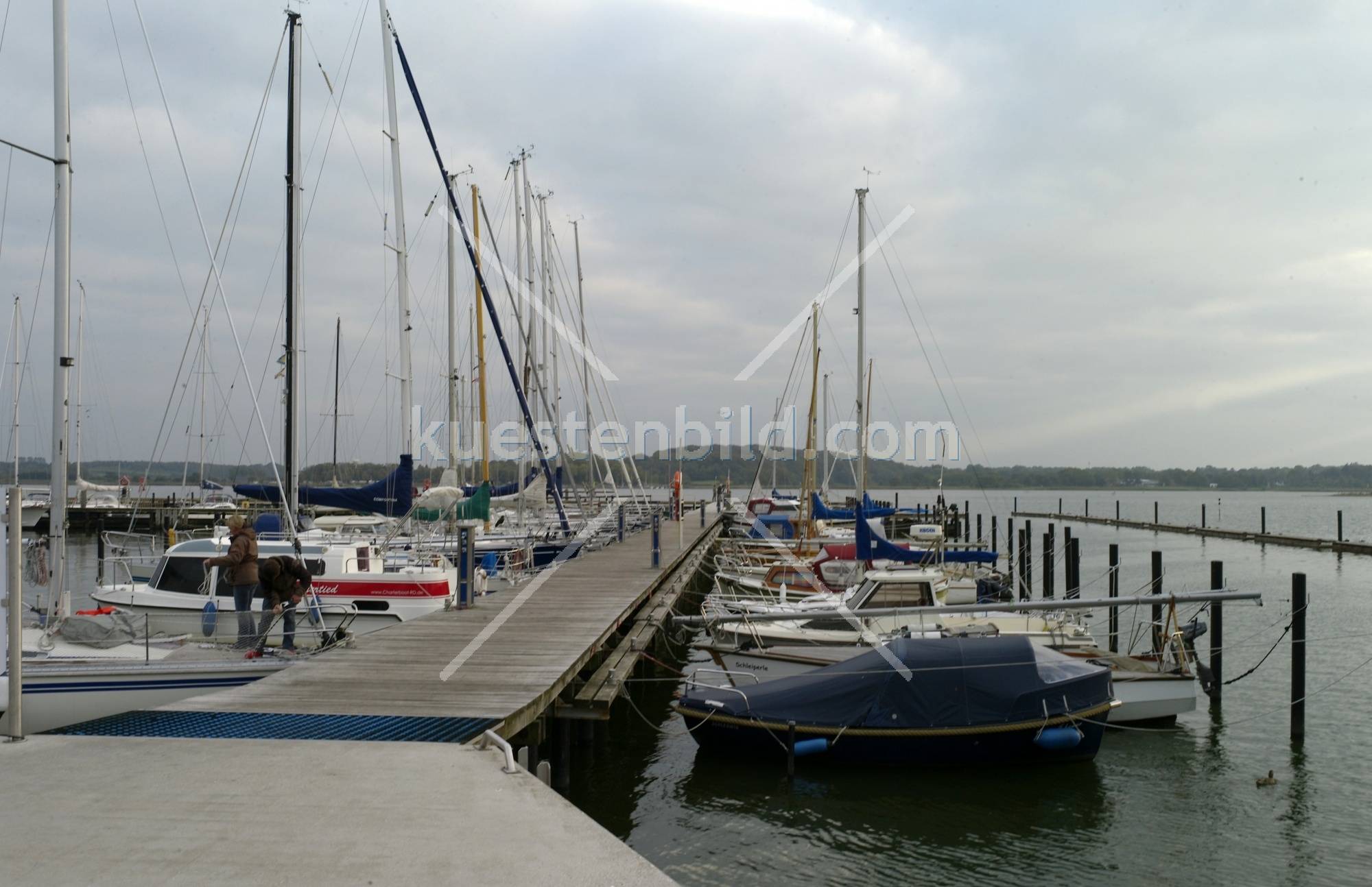 Bootssteg im Yachthafen Schleswig