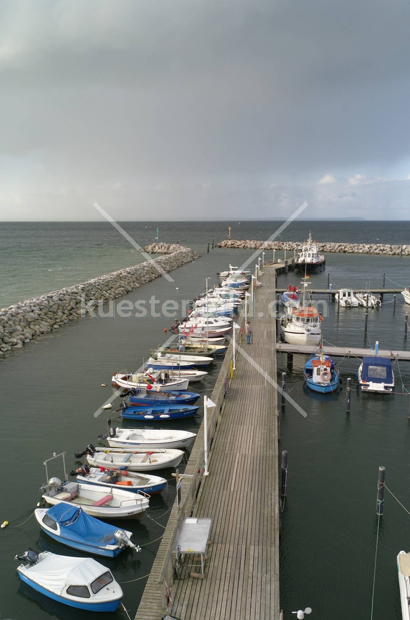 Glowe, Steganlage im Hafen