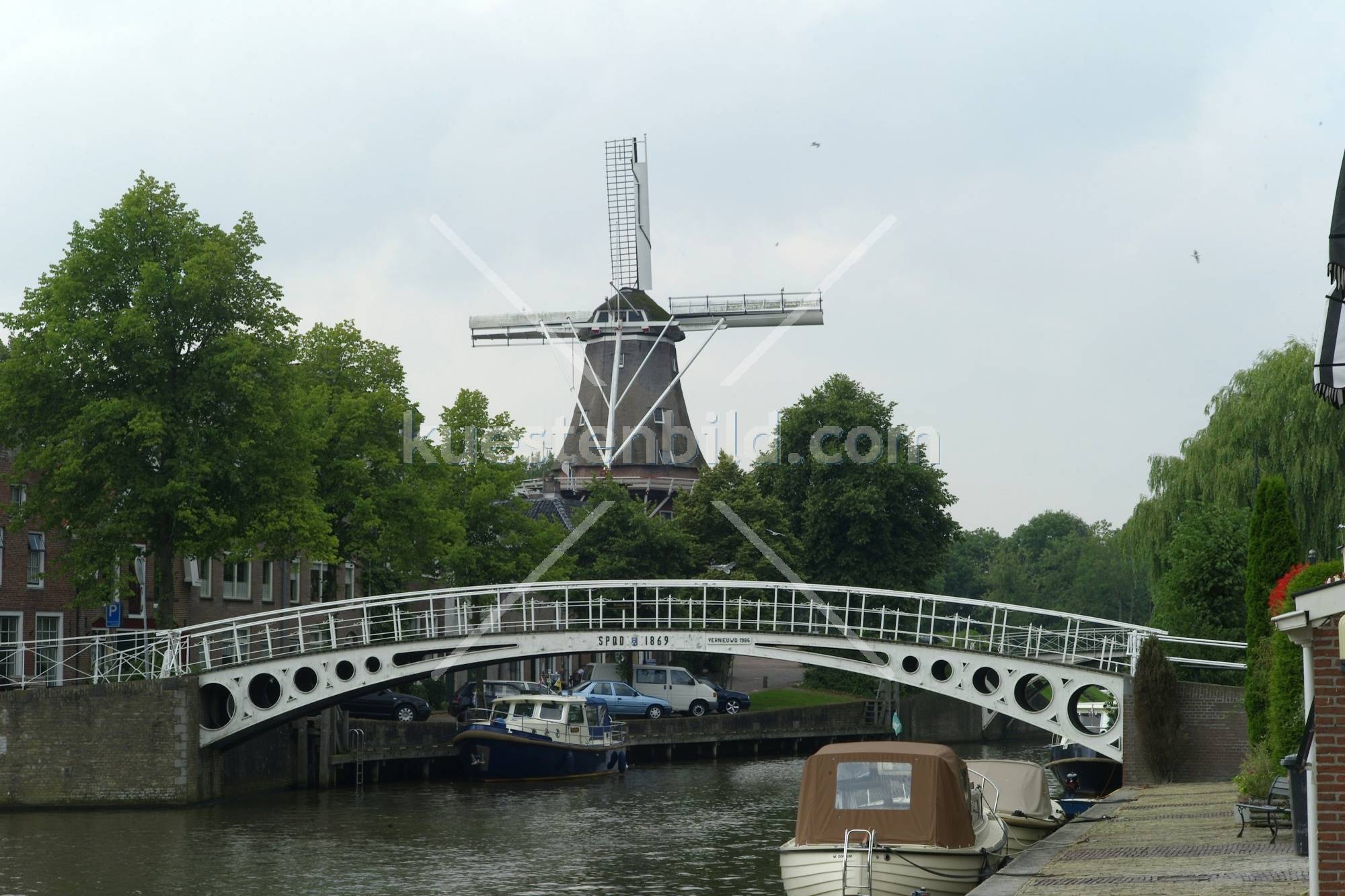 Dokkum, Windmhle mit Gracht