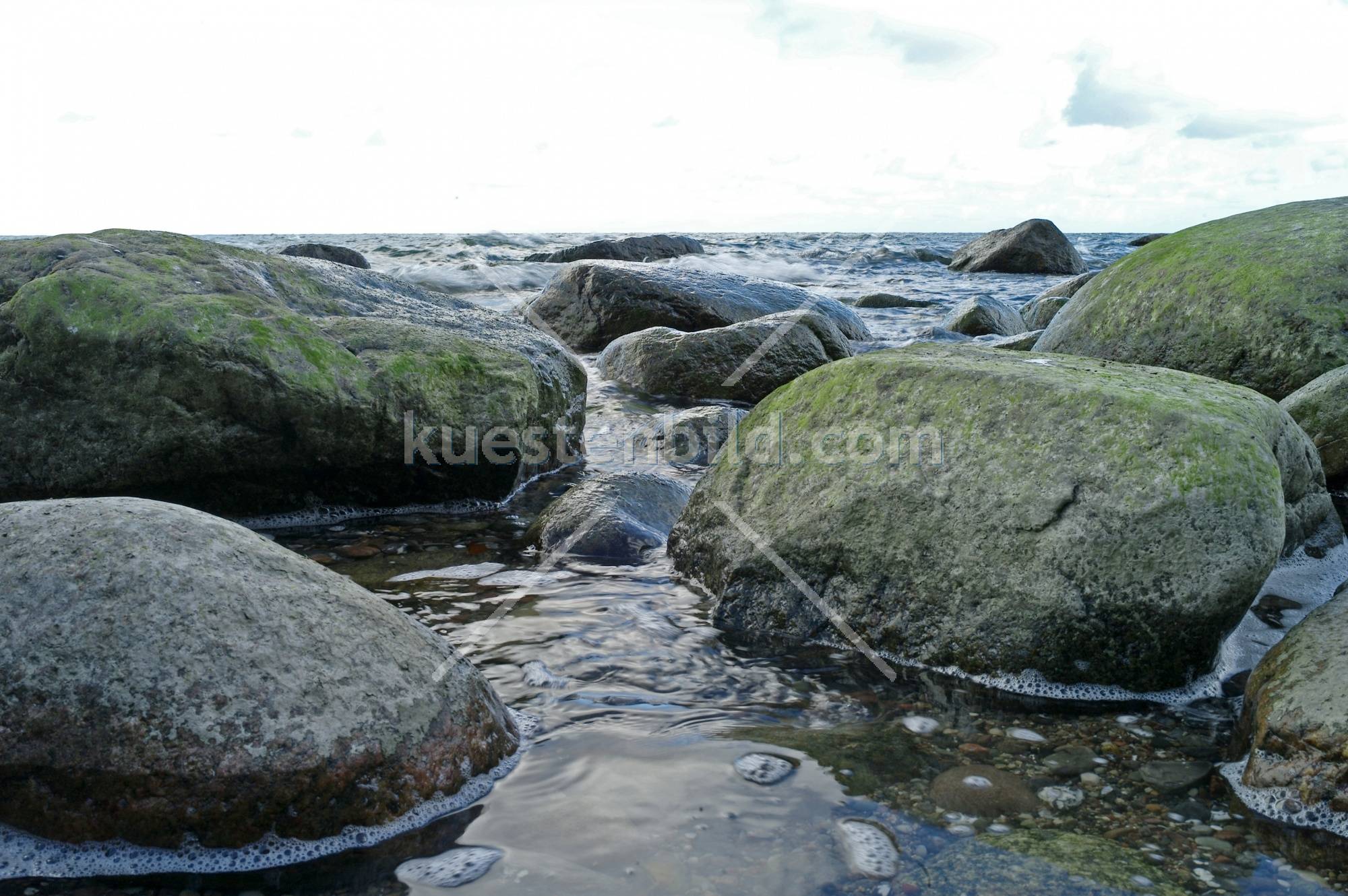 Felsen an der Ostseeküste vor Rügen