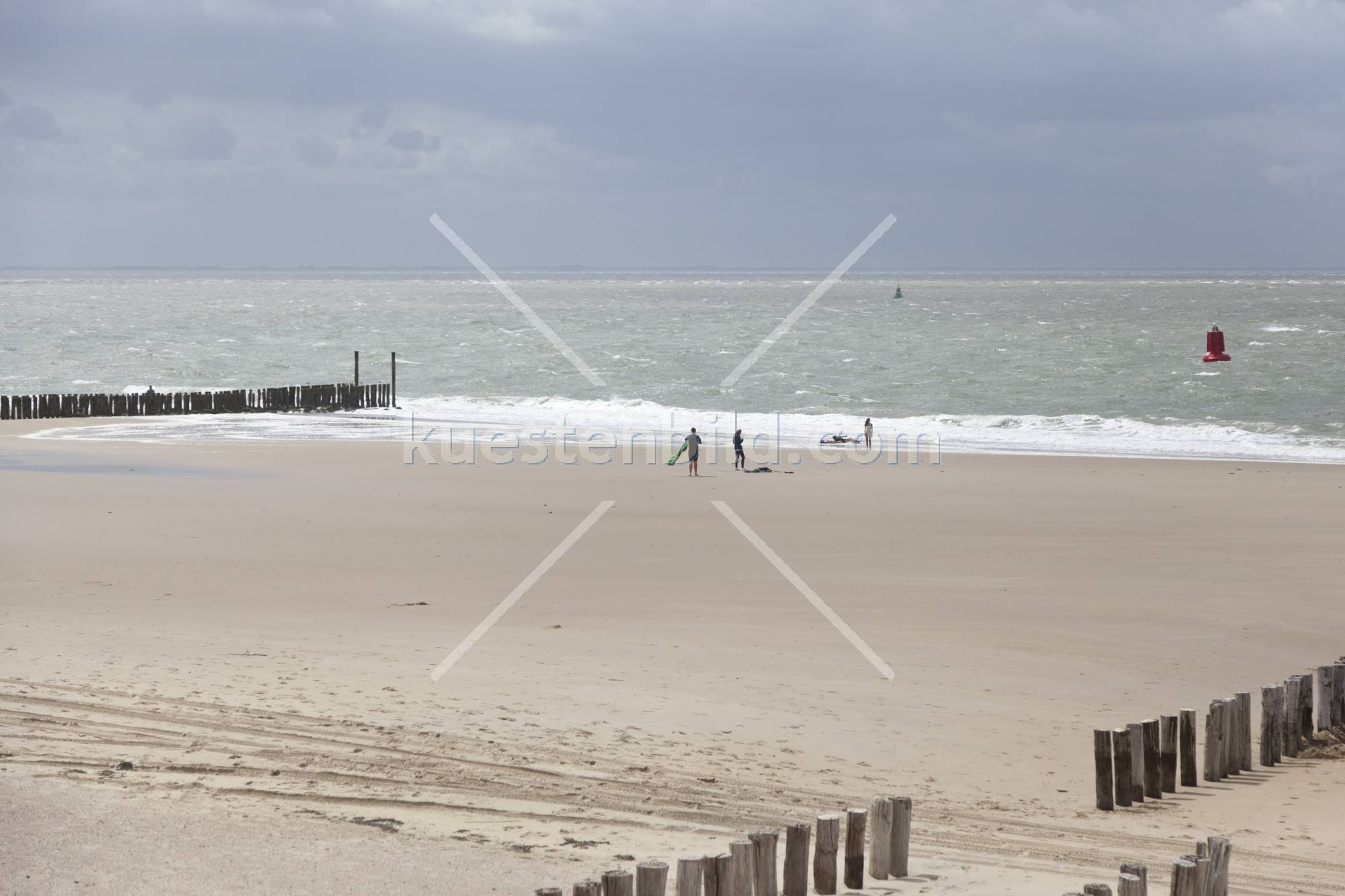 Strand mit Surfern