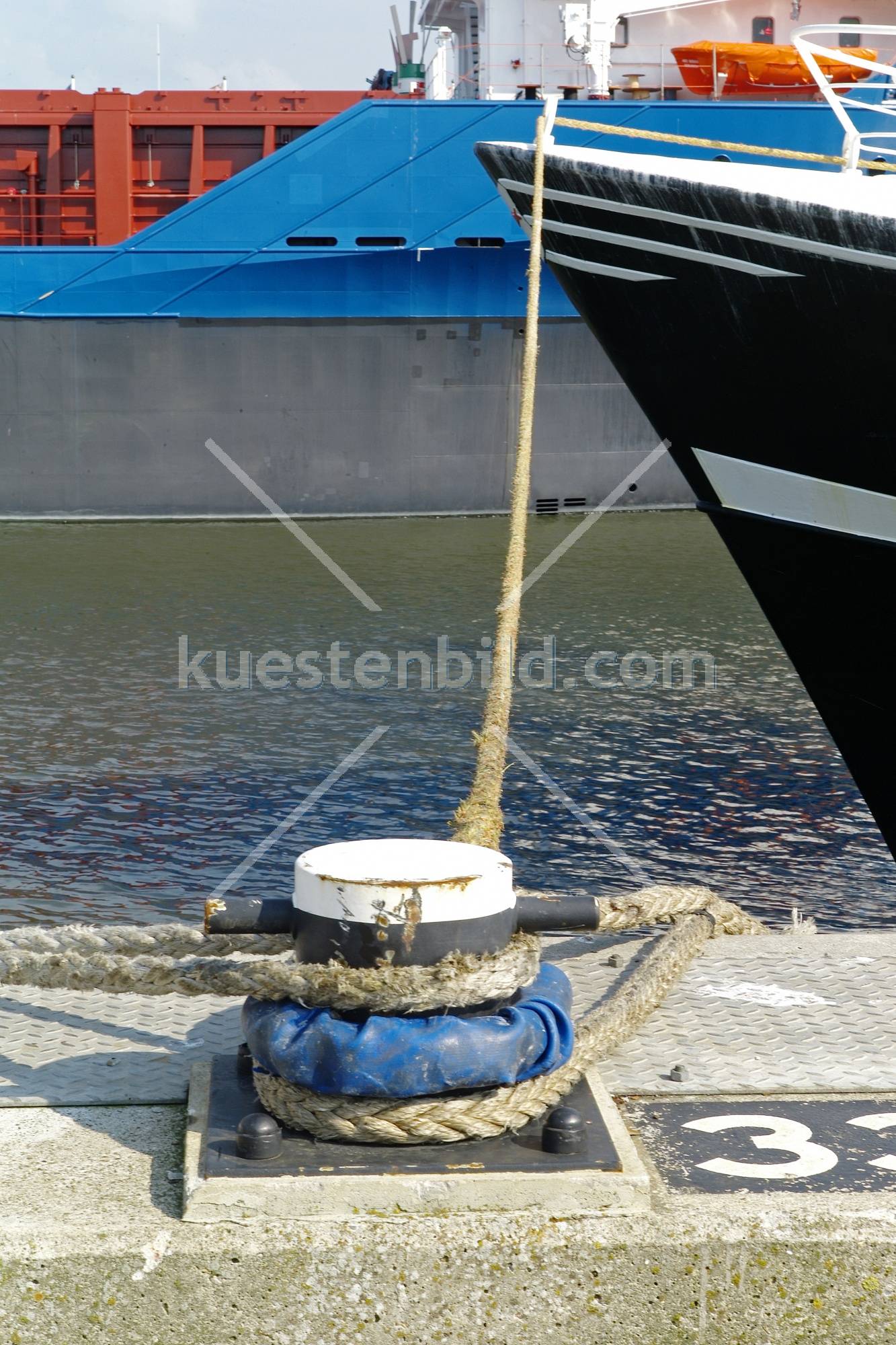 Fischereihafen, Festmacher mit Schiffstrosse