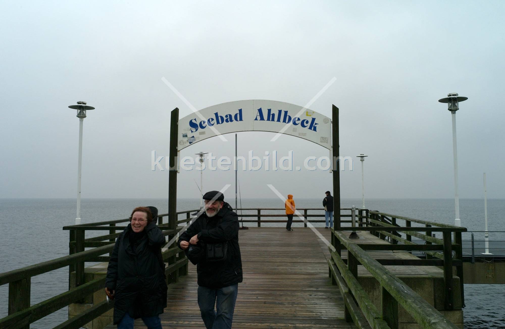 Paar auf Seebrücke