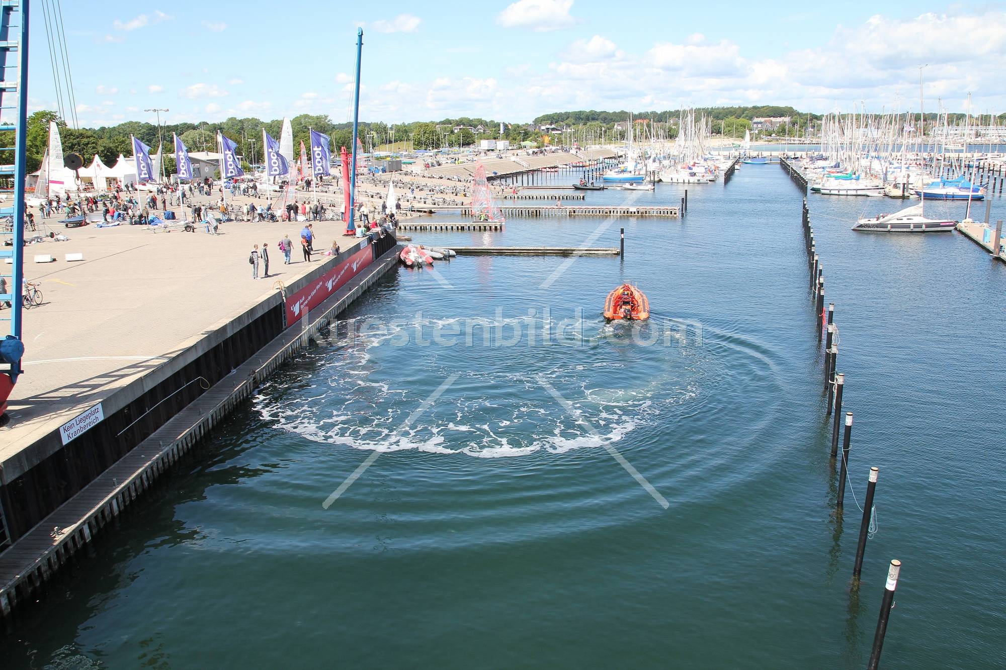 Schlauchboot Olympiahafen Schilksee