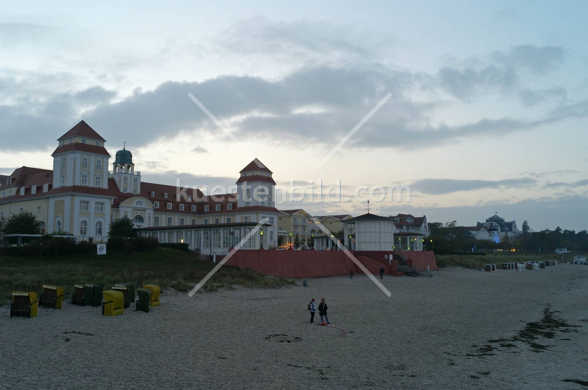 Binz, Kurhaus mit Strandabschnitt