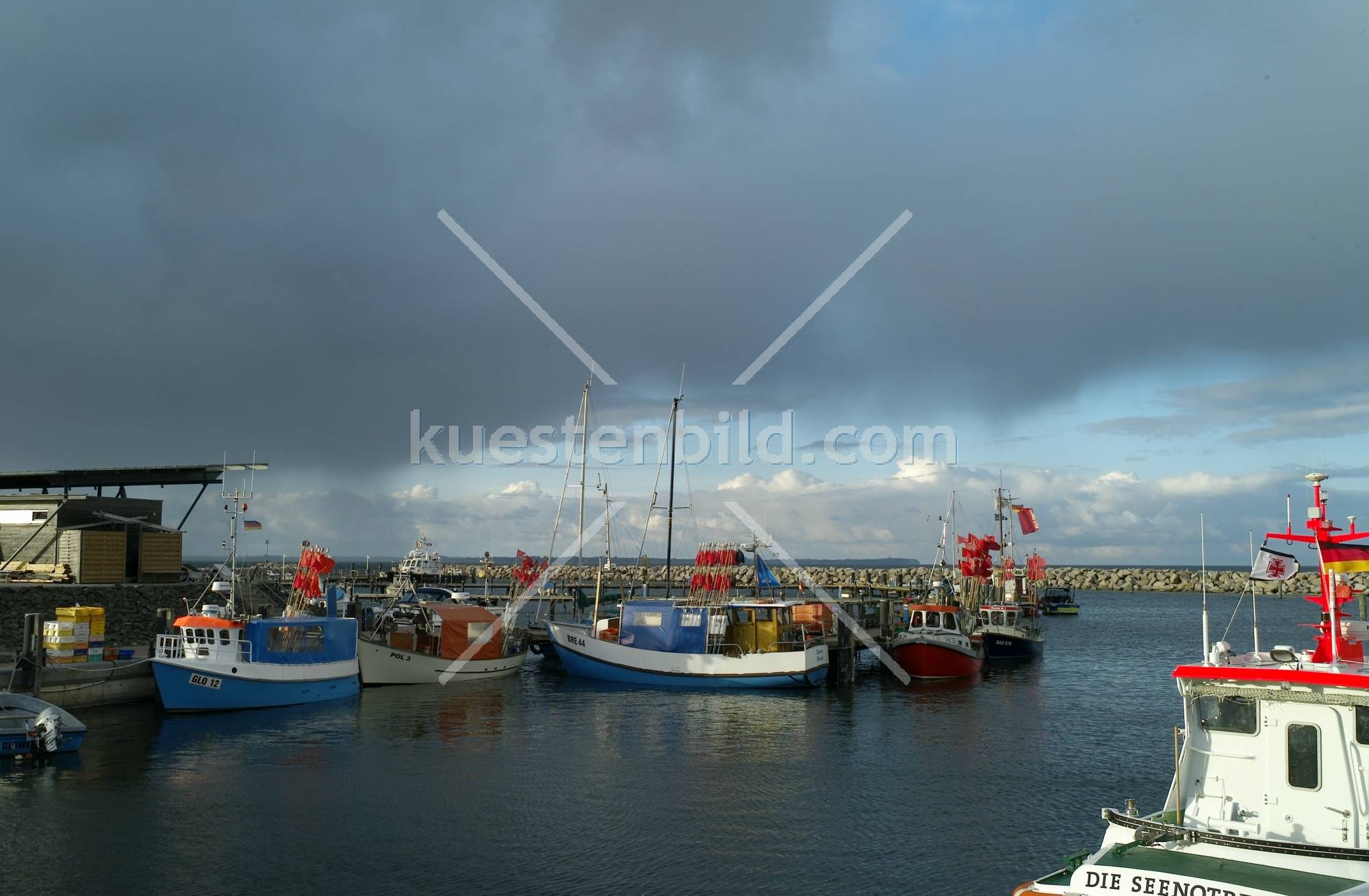 Glowe, Fischkutter im Hafen