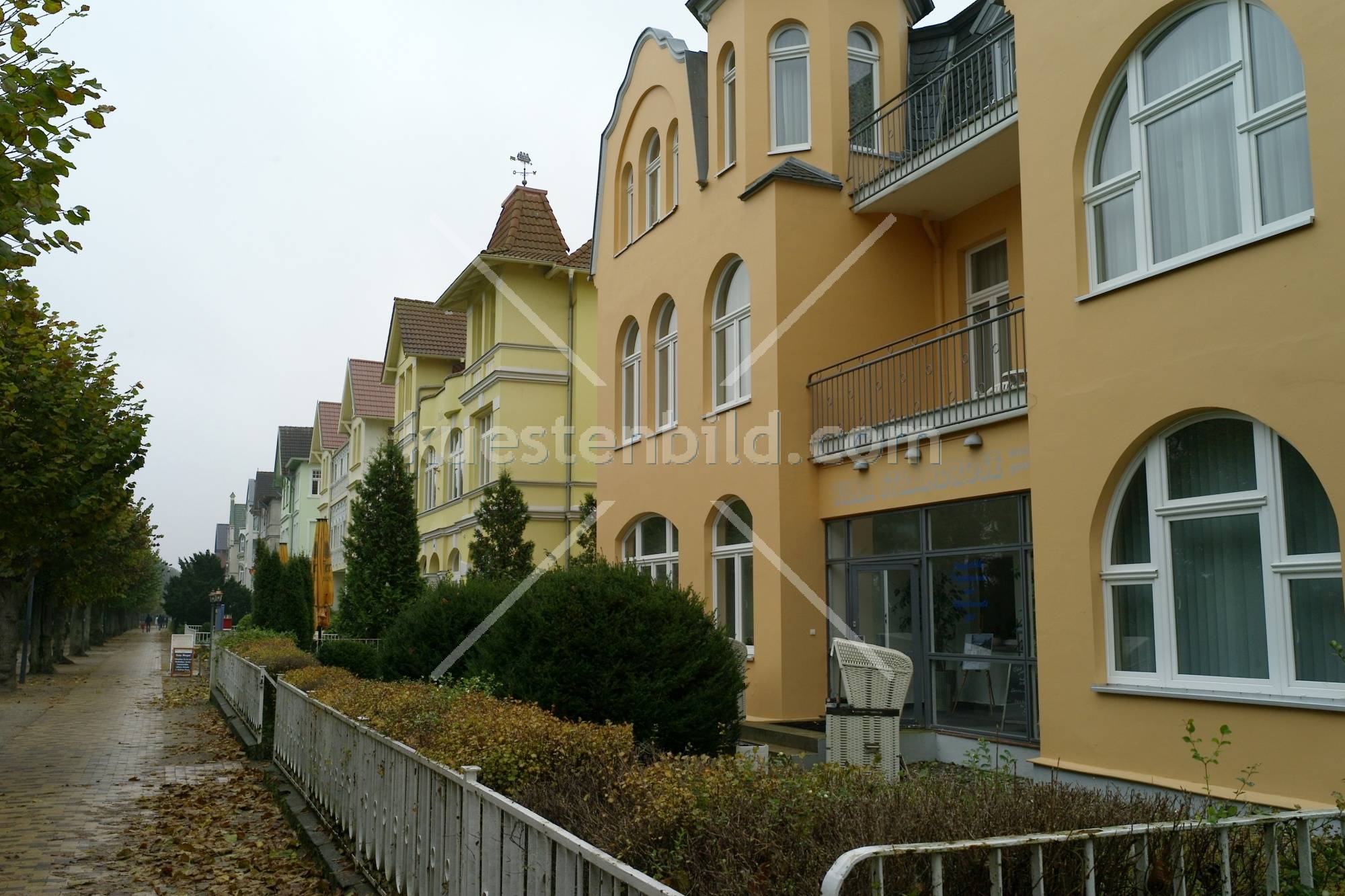 Huserzeile an Ahlbecker Strandpromenade 