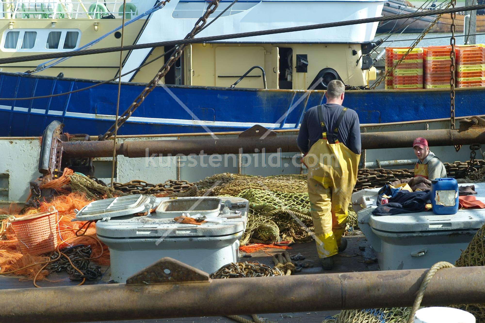 Fischereihafen, Matrosen auf Trawler