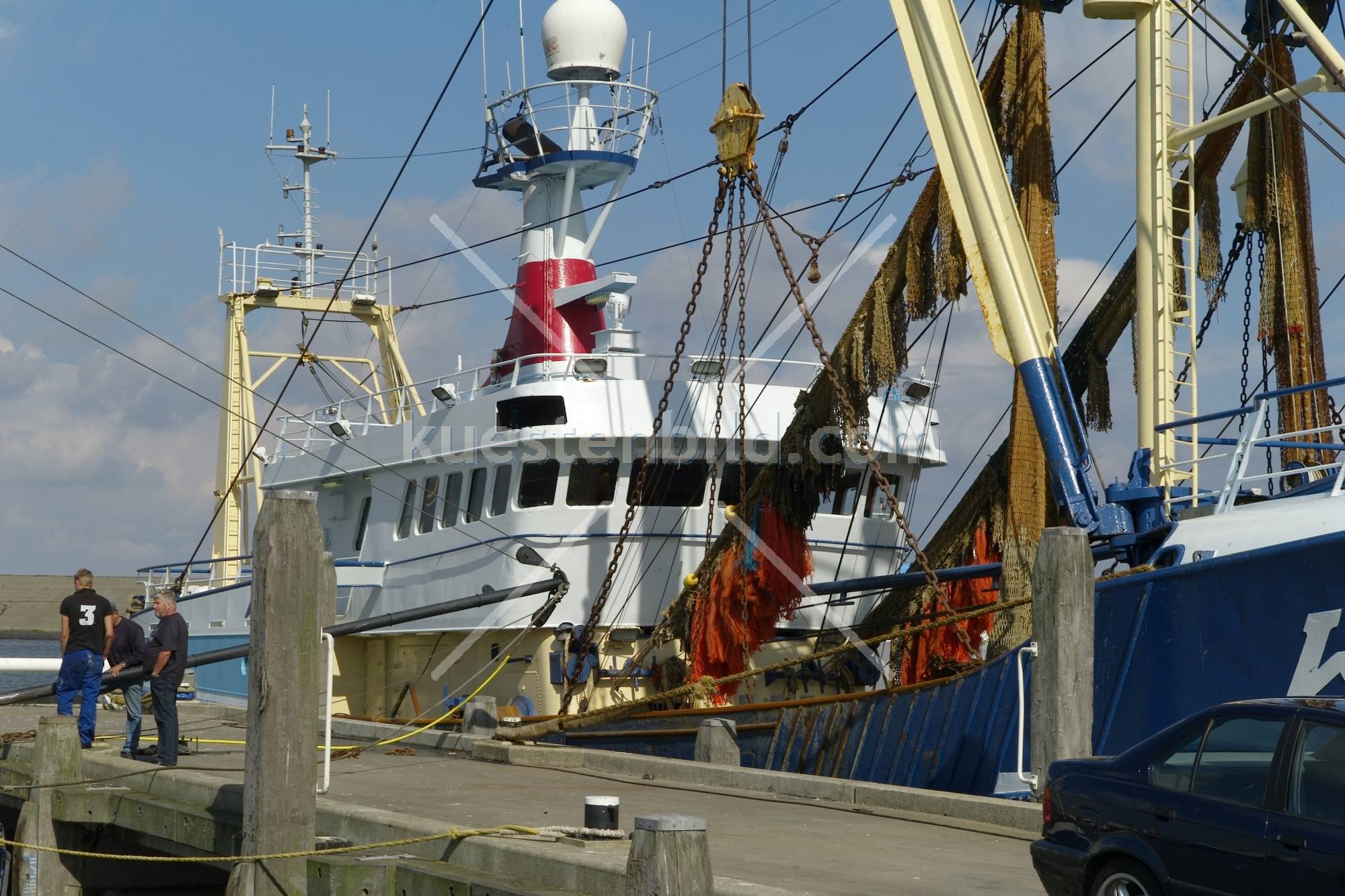 Schiffer vor Trawler