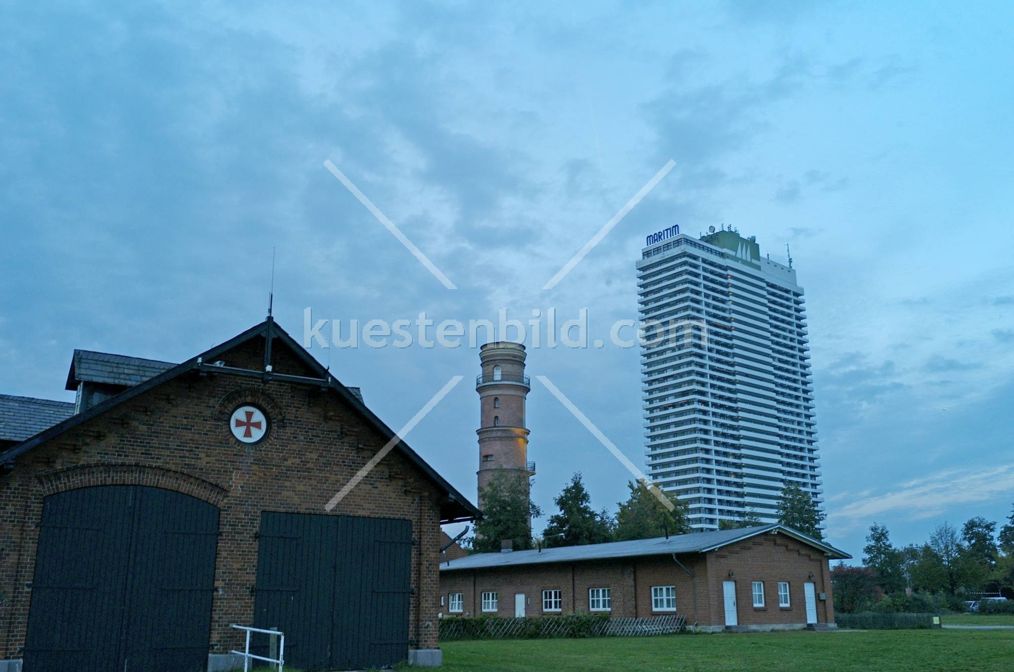Alte Rettungsstation mit Hotel Maritim