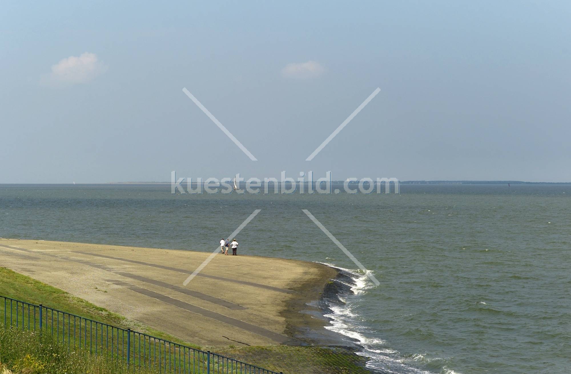 Menschengruppe am Wattenmeer