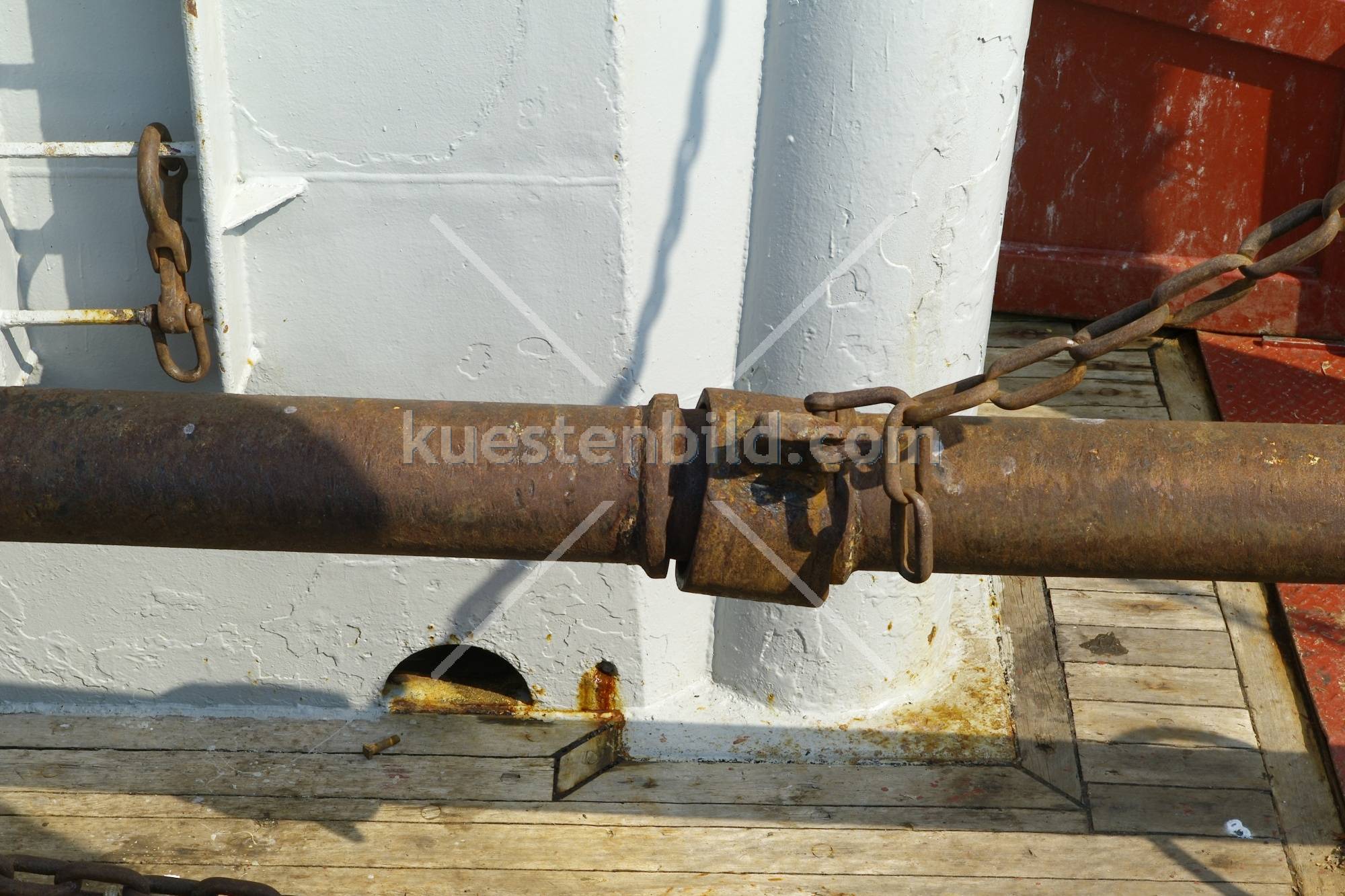 Eisenrohr an Deck eines Trawlers