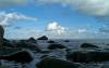 blauer himmel mit weien wolken, rgen, brandungszone, ostsee, felsen, 