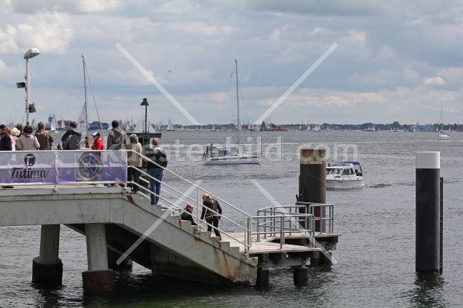 Zuschauer auf Brcke
