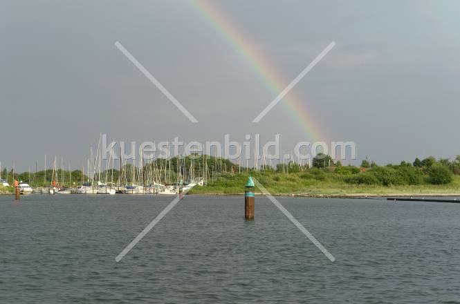 Holnis Hafen Schausende mit Regenbogen