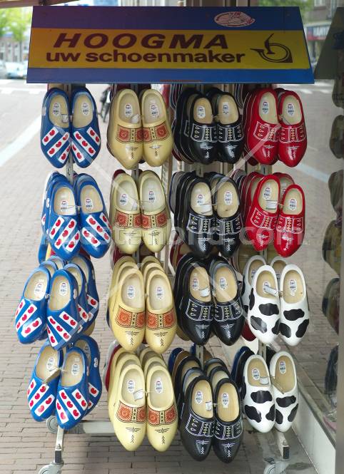 Holzschuhe am Stnder