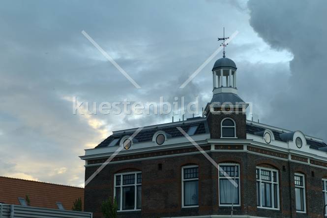 Husergiebel vor Abendhimmel