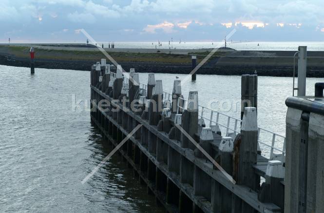 Schleuse mit Blick auf die Nordsee
