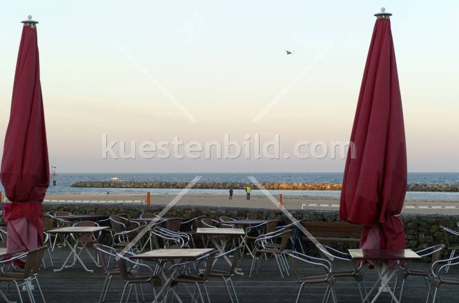 Damp, Terrassenbistro mit Blick auf die Ostsee