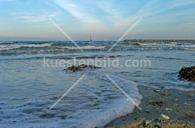 Ostsee, Segelboot am Horizont