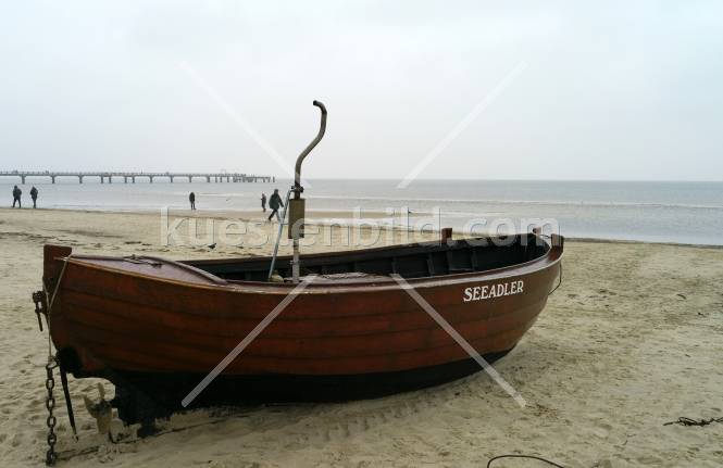 Fischerboot vor Aahlbecker Seebrücke
