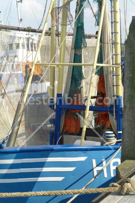 Fischkutter mit Netzen
