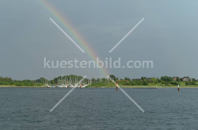 Holnis Hafen Schausende mit Regenbogen