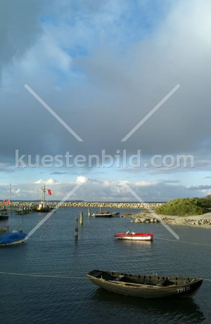 Glowe, Holzboot im Hafen