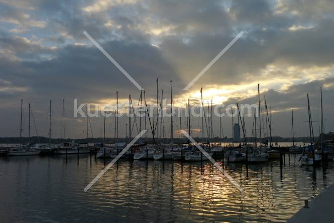 Yachthafen im Abendlicht