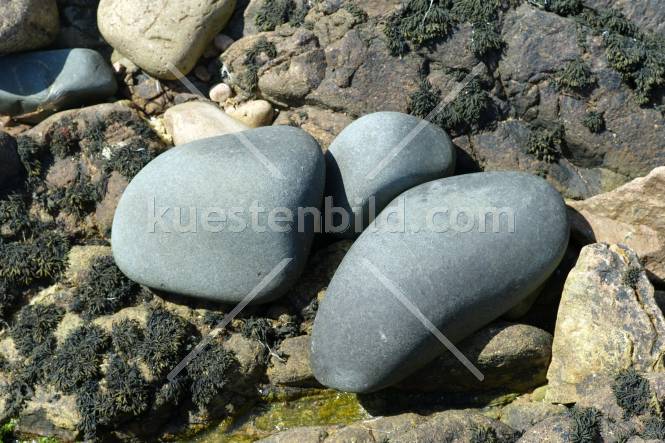 Drei blaue Steine