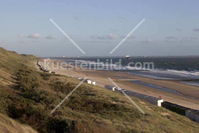 Dünenküste mit Strandhütten