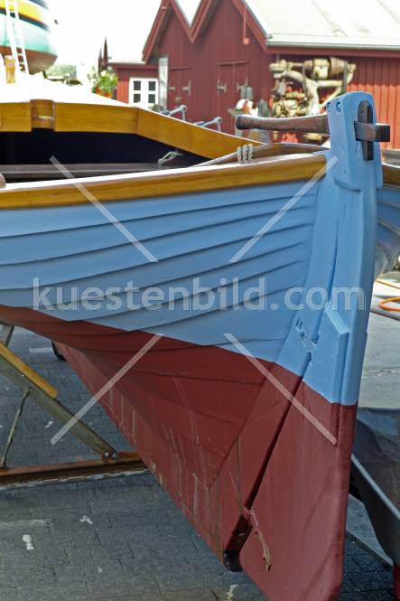 Heckansicht historisches Holzboot