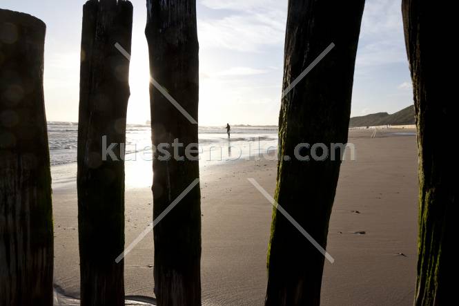 Pfhle mit Angler am Strand