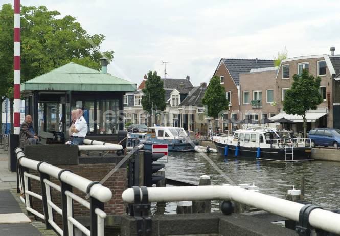 Sneek, Schleuse mit Wrter 