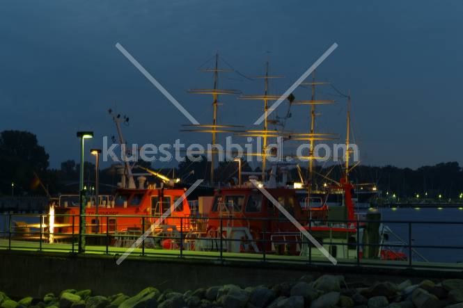 Lotsenschiffe Travemünde vor Passat