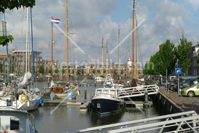 Binnenhafen mit Sportbooten